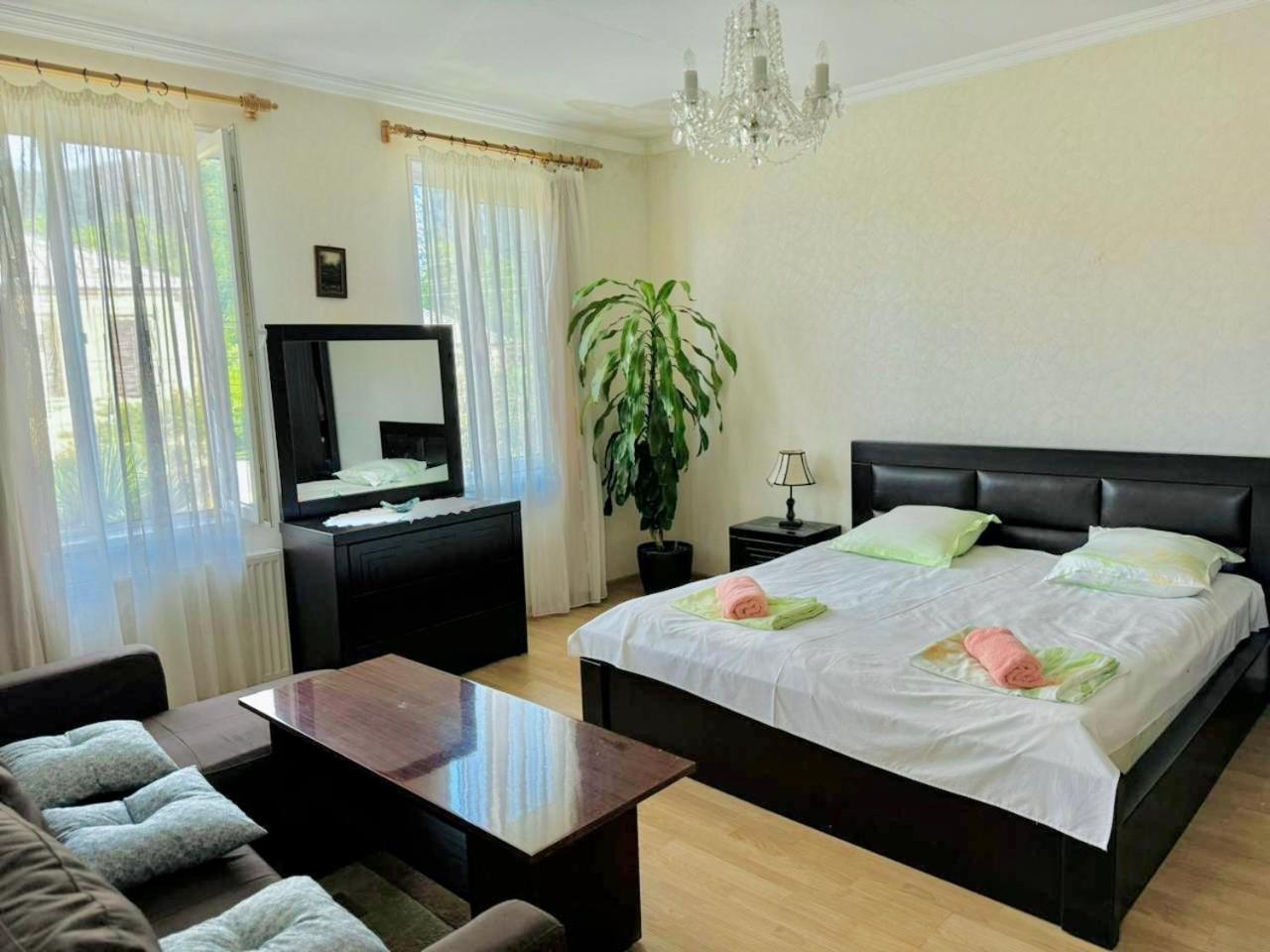 Home Inn-Guesthouse Лагодехи Екстериор снимка