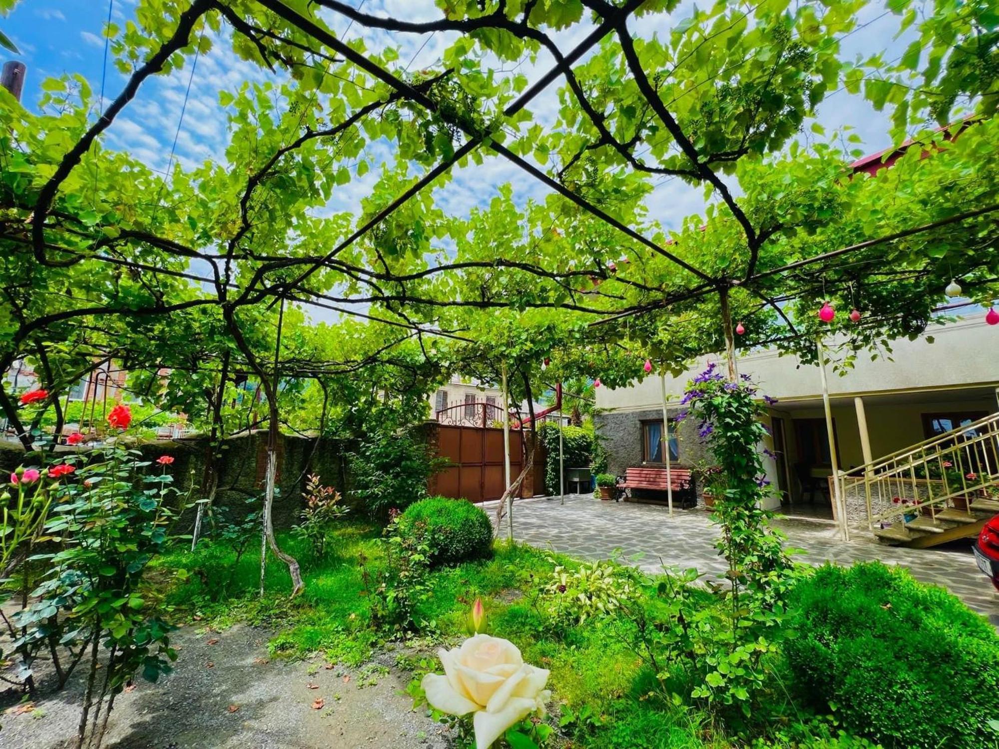Home Inn-Guesthouse Лагодехи Екстериор снимка