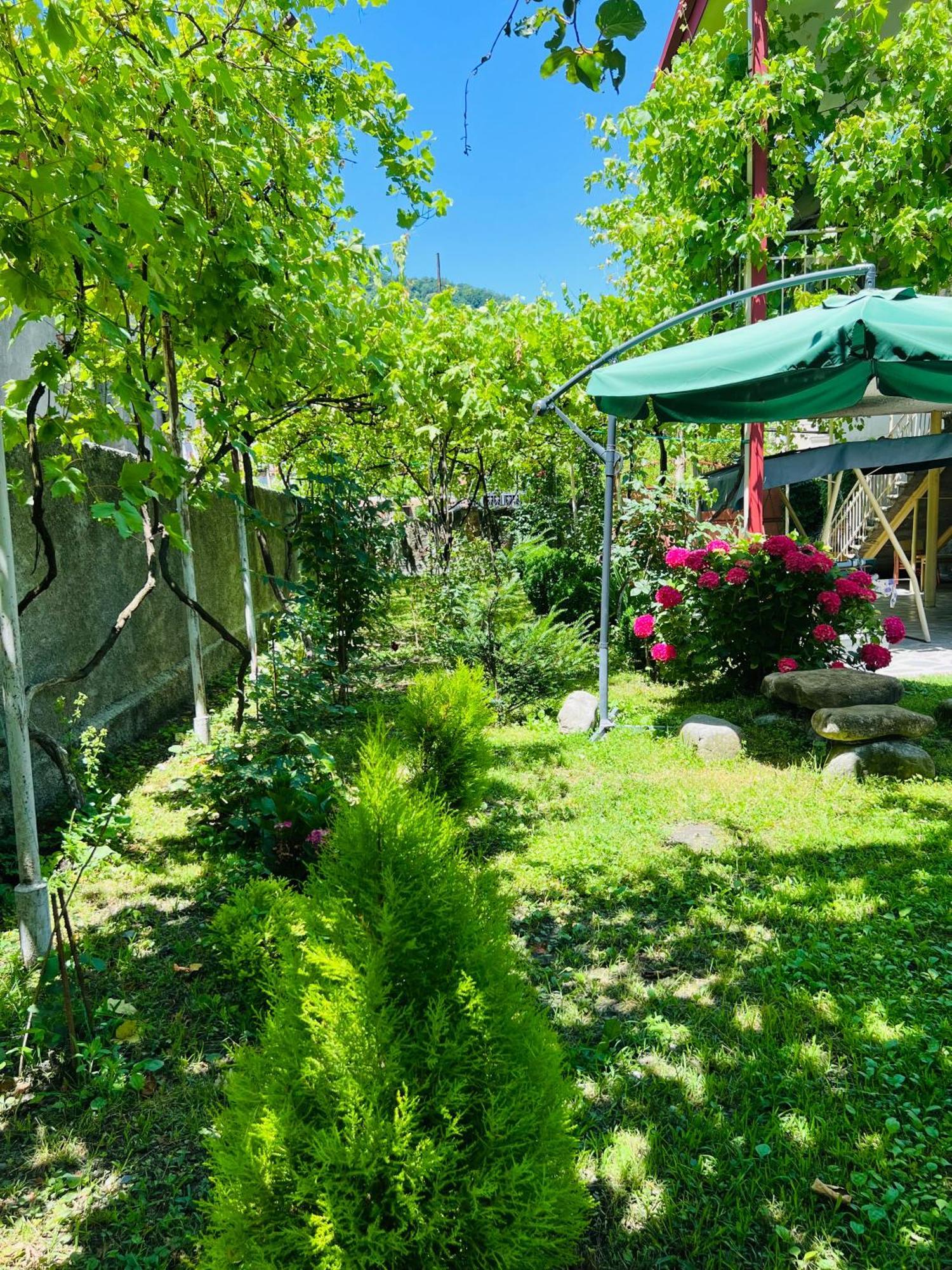 Home Inn-Guesthouse Лагодехи Екстериор снимка